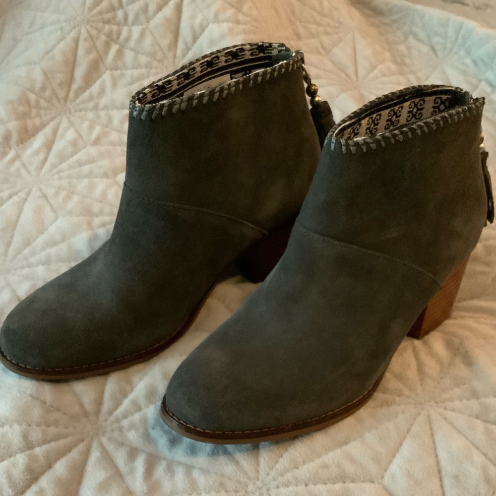 Toms size 6